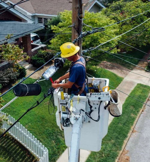 telecommunications-technician-job-description-4600x2584-20201116